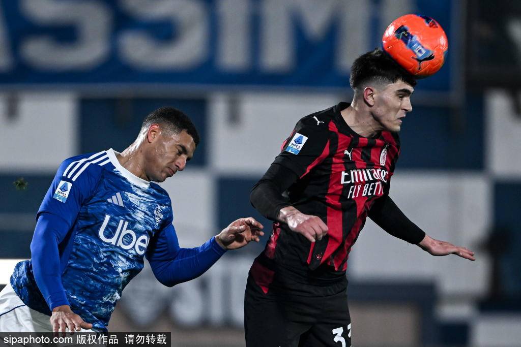 AC米兰客场3-0完胜博洛尼亚：技术与战术的完美结合